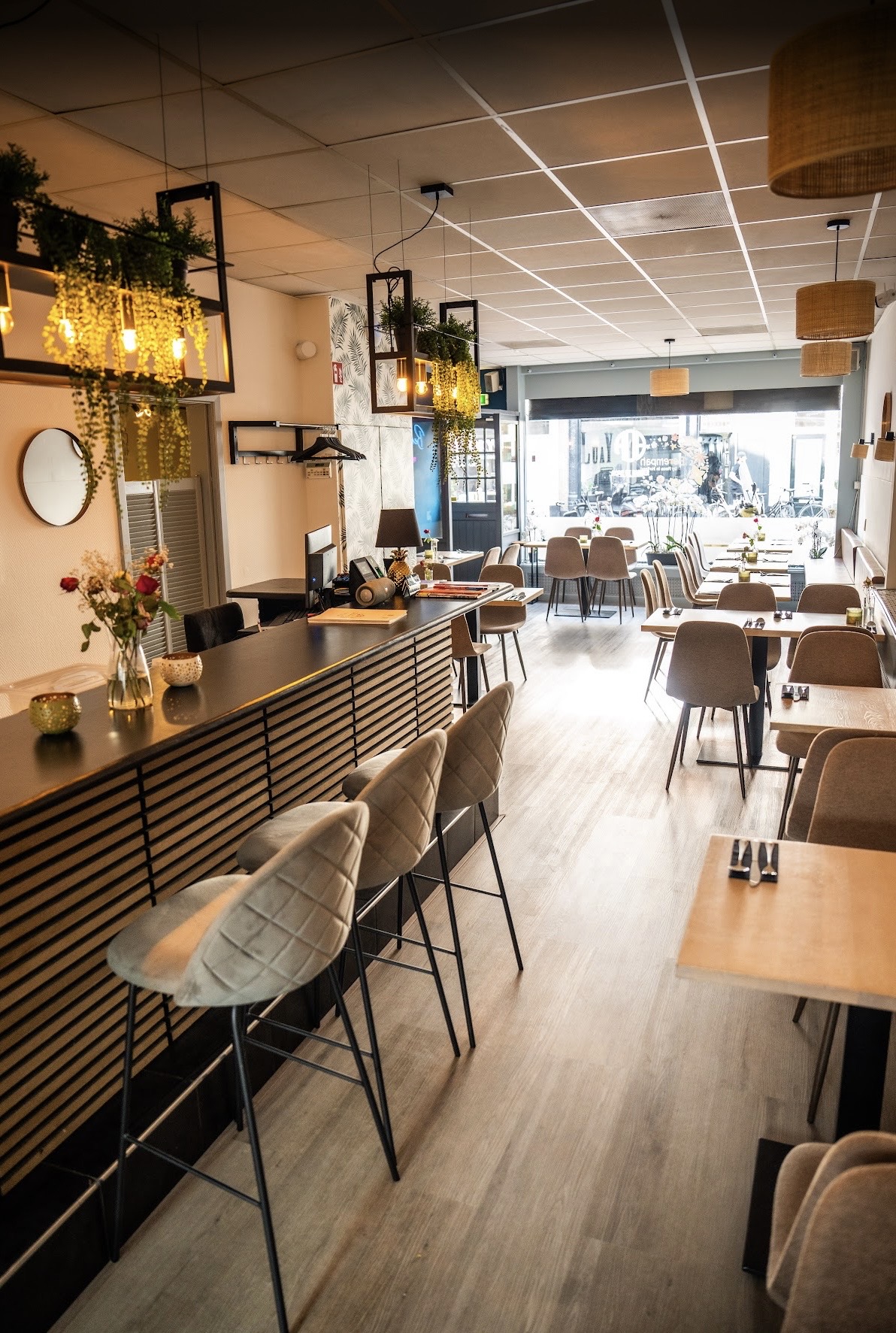 Het interieur van restaurant Berempah in Den Haag